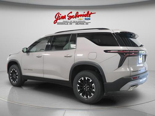 Sandstone Gray 2026 Chevrolet Traverse Z71
