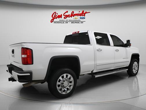 White Frost Tricoat 2018 GMC Sierra 2500 Denali