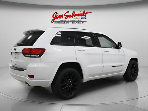 Bright White Clearcoat 2017 Jeep Grand Cherokee Altitude