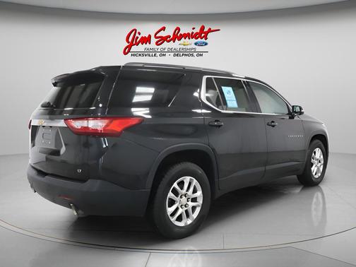 Mosaic Black Metallic 2019 Chevrolet Traverse LT Cloth