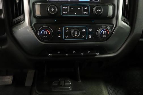 Photo 4 of 35 of 2014 Chevrolet Silverado 1500 LT