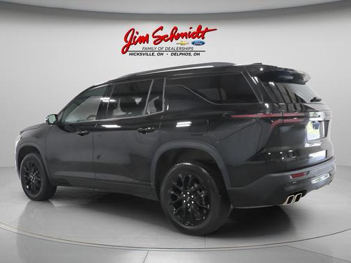 Mosaic Black Metallic 2024 Chevrolet Traverse LT