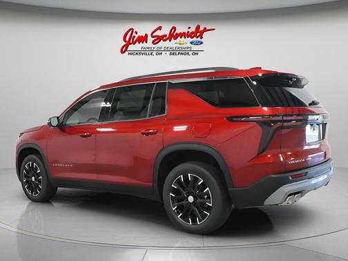 Radiant Red Tintcoat 2026 Chevrolet Traverse LT