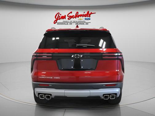Radiant Red Tintcoat 2026 Chevrolet Traverse LT