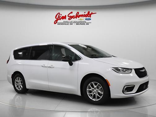 Bright White Clearcoat 2026 Chrysler Pacifica L
