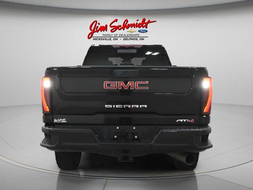 Onyx Black 2024 GMC Sierra 2500 AT4