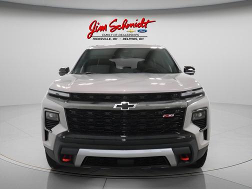 Sandstone Gray 2026 Chevrolet Traverse AWD Z71
