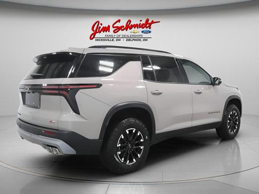 Sandstone Gray 2026 Chevrolet Traverse AWD Z71