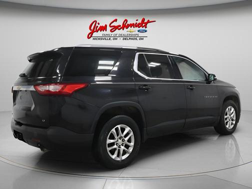 Mosaic Black Metallic 2018 Chevrolet Traverse LT Cloth