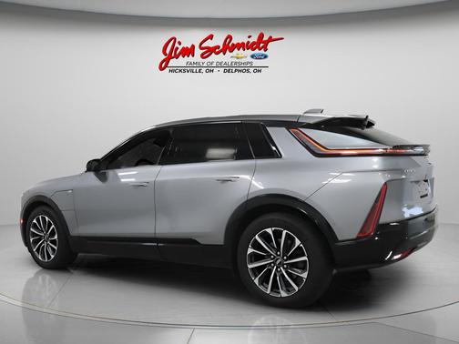 Argent Silver Metallic 2024 Cadillac LYRIQ Sport