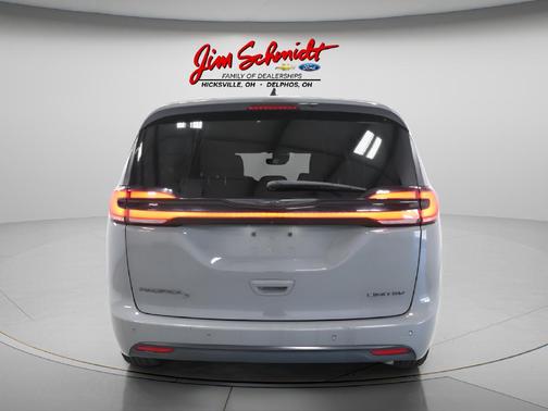 Ceramic Gray Clearcoat 2025 Chrysler Pacifica Limited