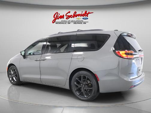 Ceramic Gray Clearcoat 2025 Chrysler Pacifica Limited