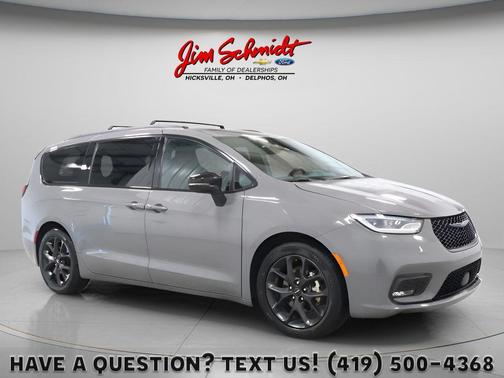 Ceramic Gray Clearcoat 2025 Chrysler Pacifica Limited