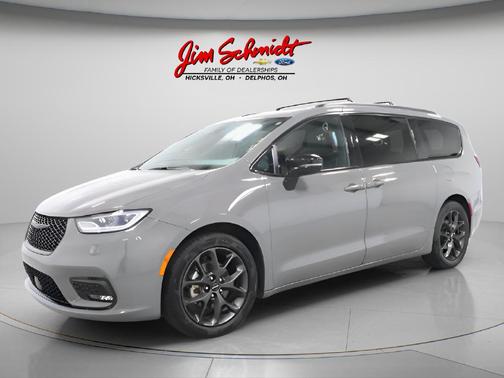Ceramic Gray Clearcoat 2025 Chrysler Pacifica Limited