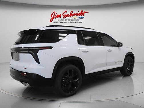 Polar White Tricoat 2026 Chevrolet Traverse RS