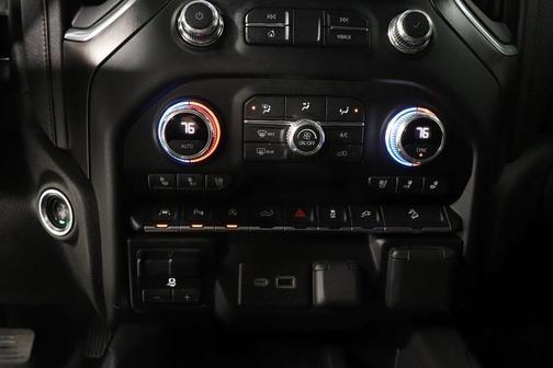 Photo 4 of 35 of 2021 GMC Sierra 1500 AT4
