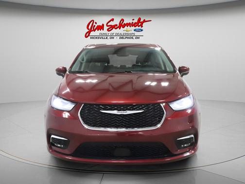 Velvet Red Pearlcoat 2023 Chrysler Pacifica Touring L