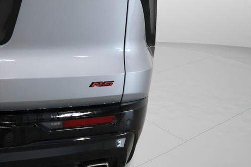 Sterling Gray Metallic 2024 Chevrolet Traverse RS
