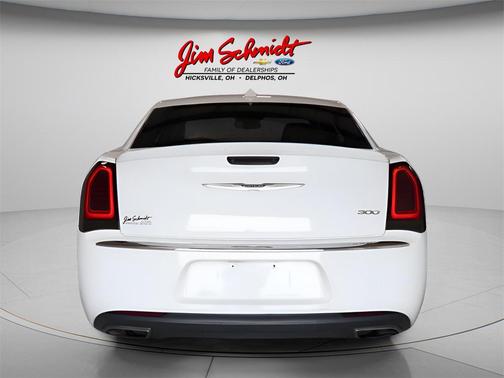 2017 Chrysler 300 Limited