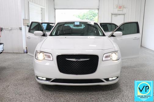 2017 Chrysler 300 Limited