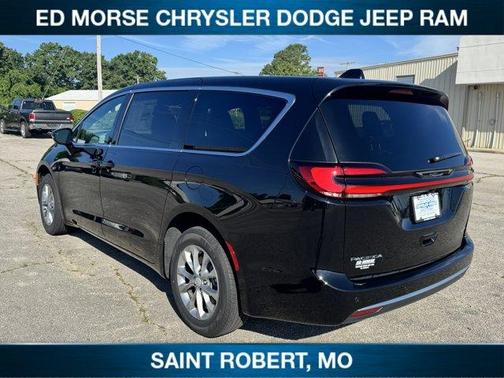 Diamond Black 2027 Chrysler Pacifica SELECT