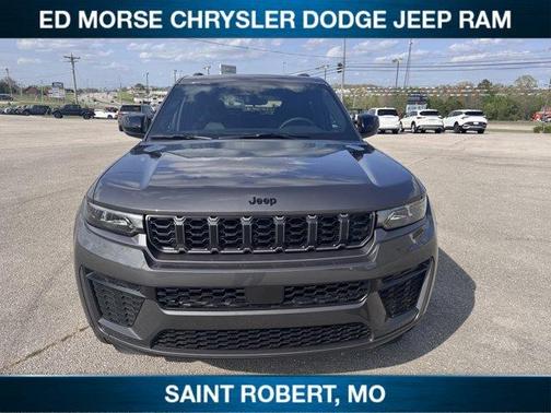 Metallic 2026 Jeep Grand Cherokee Laredo