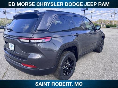 Metallic 2026 Jeep Grand Cherokee Laredo