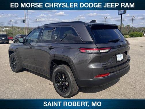Metallic 2026 Jeep Grand Cherokee Laredo