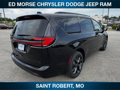 Diamond Black 2026 Chrysler Pacifica Limited