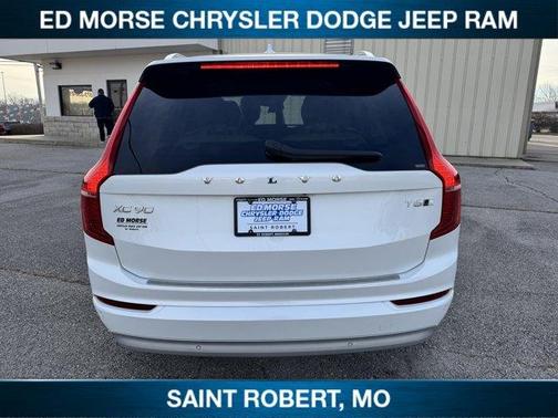 2022 Volvo XC90 T6 Momentum 7 Passenger