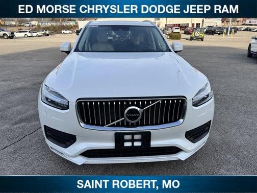2022 Volvo XC90 T6 Momentum 7 Passenger