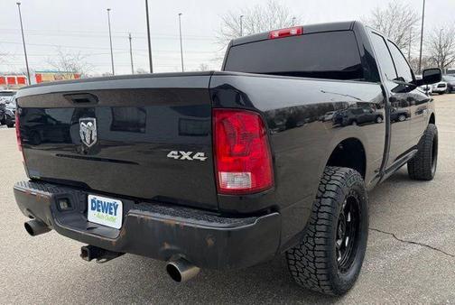 Brilliant Black Crystal Pearlcoat 2019 RAM 1500 Classic Express