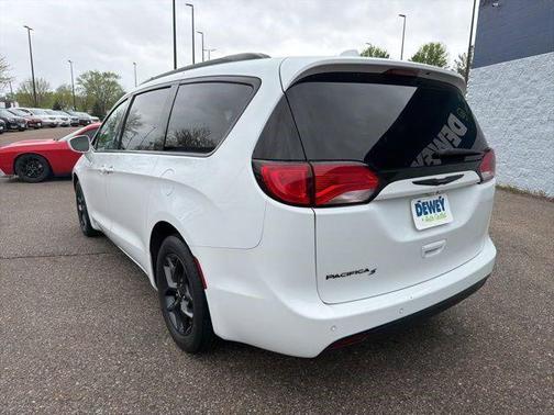 Bright White Clearcoat 2020 Chrysler Pacifica Touring L