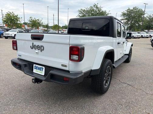 Bright White Clearcoat 2021 Jeep Gladiator Overland