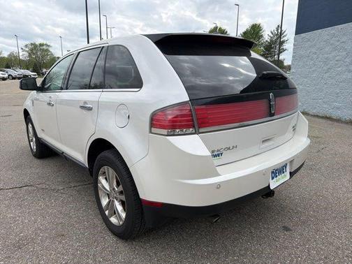 White 2010 Lincoln MKX Base