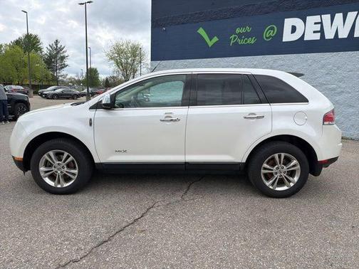 White 2010 Lincoln MKX Base