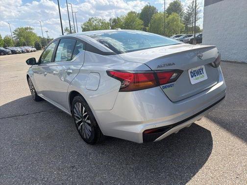 Brilliant Silver Metallic 2024 Nissan Altima 2.5 SV