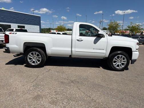 Summit White 2018 Chevrolet Silverado 1500 2LT