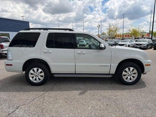 White 2010 Mercury Mountaineer Base