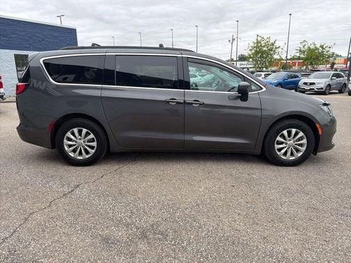 Granite Crystal Metallic Clearcoat 2017 Chrysler Pacifica Touring