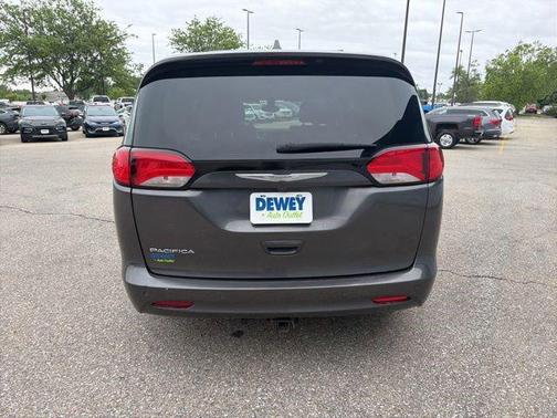 Granite Crystal Metallic Clearcoat 2017 Chrysler Pacifica Touring
