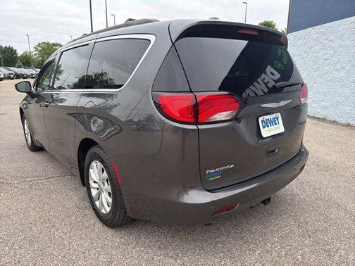 Granite Crystal Metallic Clearcoat 2017 Chrysler Pacifica Touring