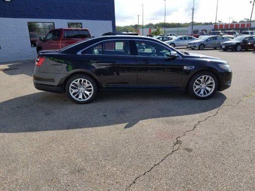 Shadow Black 2018 Ford Taurus Limited