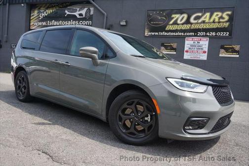2022 Chrysler Pacifica Hybrid Touring L