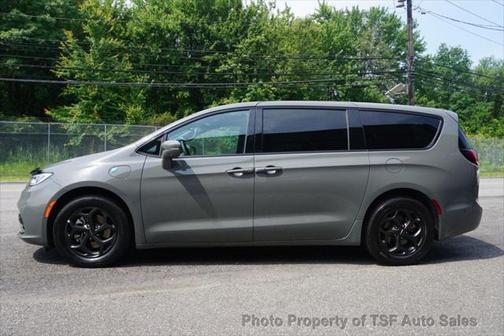 2022 Chrysler Pacifica Hybrid Touring L