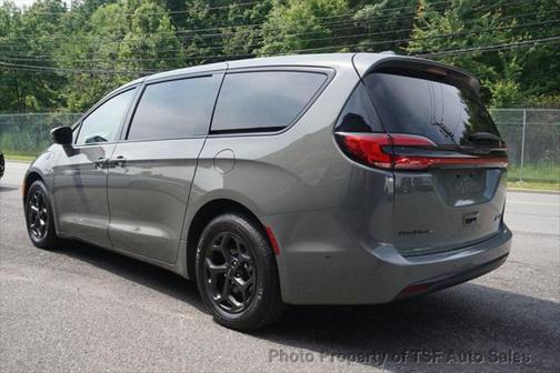 2022 Chrysler Pacifica Hybrid Touring L