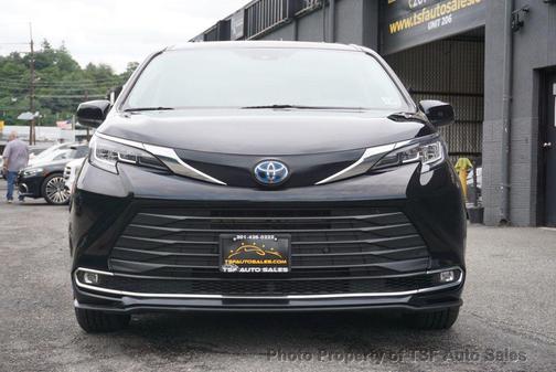 2023 Toyota Sienna XLE 8 Passenger