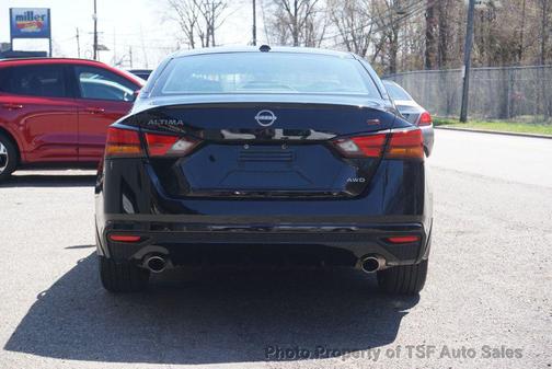 Super Black 2024 Nissan Altima SR Intelligent AWD
