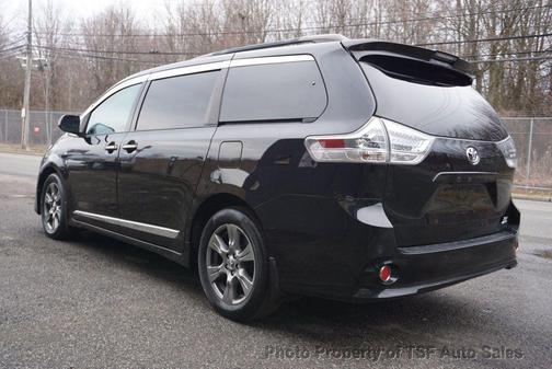 2019 Toyota Sienna LE