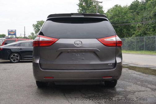 2018 Toyota Sienna XLE